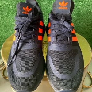 🧡Adidas sneakers🧡 size 6 1/2 big kids